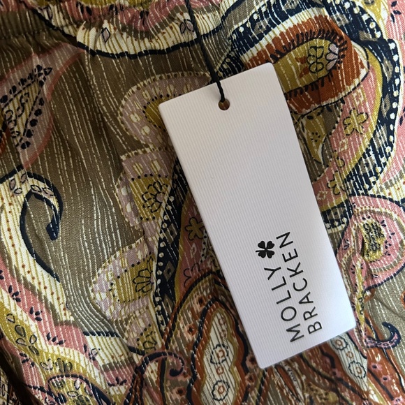 Ladies Woven Top Plus Size - Picture 3 of 4